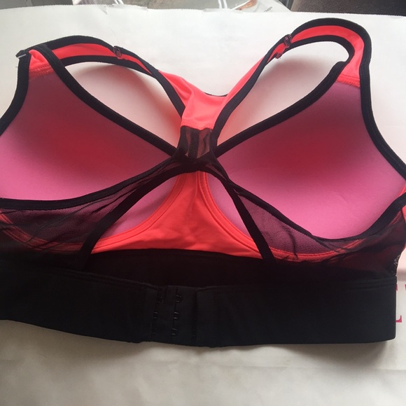 Victoria’s Secret Pink ultimate sports bra - Picture 2 of 3